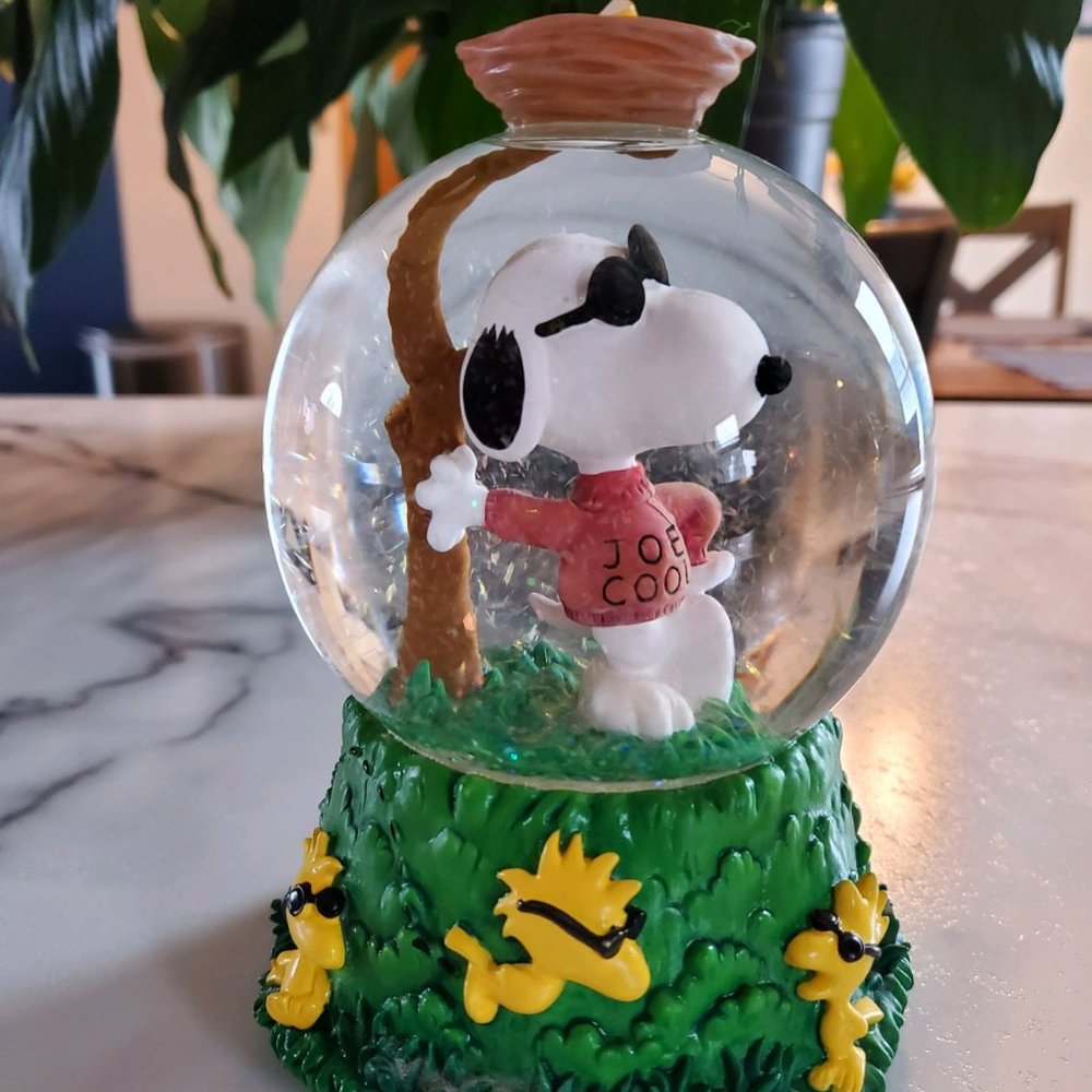 Vintage Snoopy and Woodstock Birds Snowglobe - Picture 5 of 17